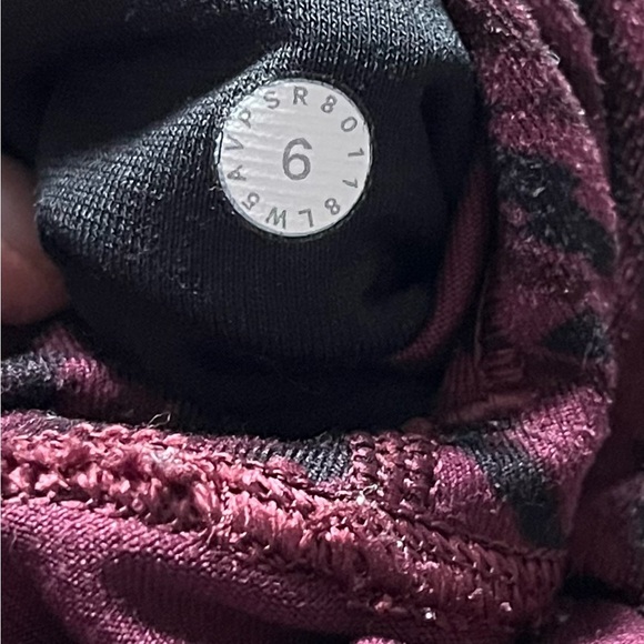 Lululemon Hi Rise Wunder Under Pants Leggings Red Grape Black Size 6 EUC - Picture 7 of 8